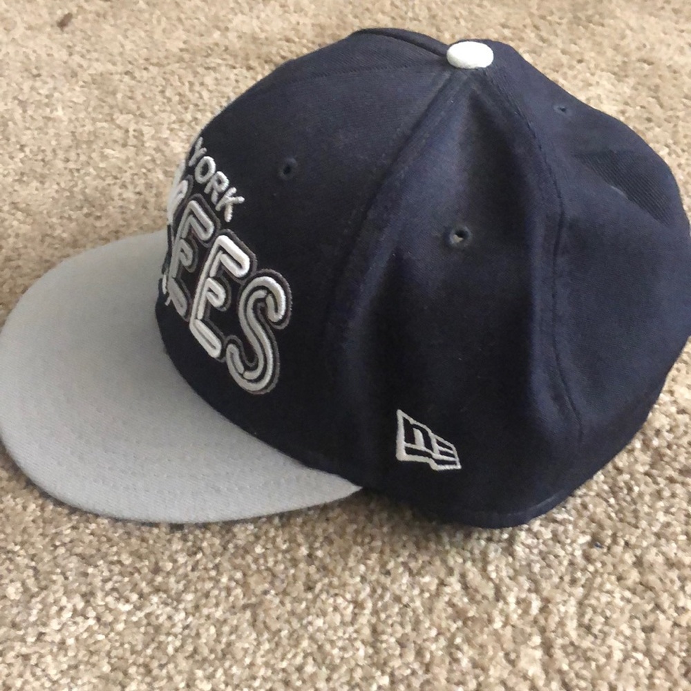 Yankees RARE strap back hat - Picture 4 of 5